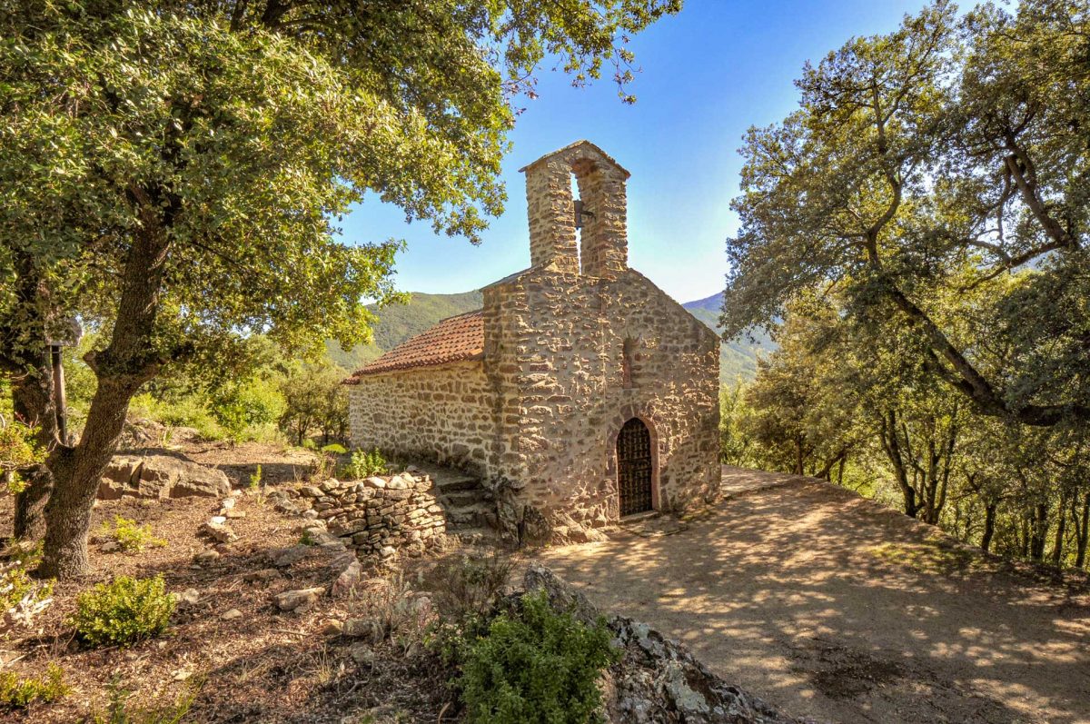 Chapelle de tradition romane du XIIe siècle. Cette chapelle accessible après une randonnée fait partie des lieux de visite en Vallespir Canigó.