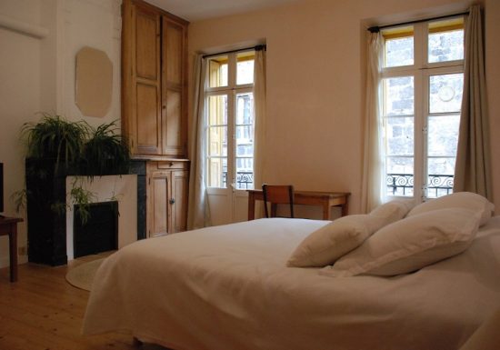 APPARTEMENT DE CHARME AU COEUR D’UNE CITÉ MÉDIÉVALE
