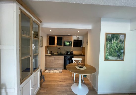 MYOSOTIS – CASTELL ROSE