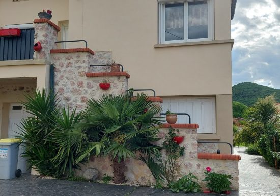 MAISON DE VILLE DANS QUARTIER RESIDENTIEL