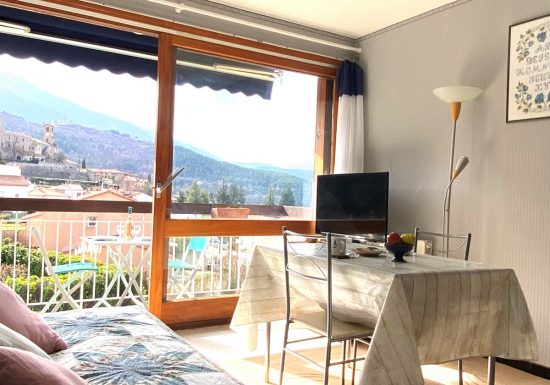 MONTAGNE ET CHÂTEAU