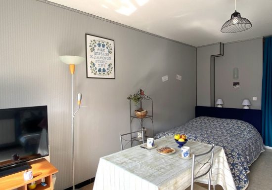 MONTAGNE ET CHÂTEAU