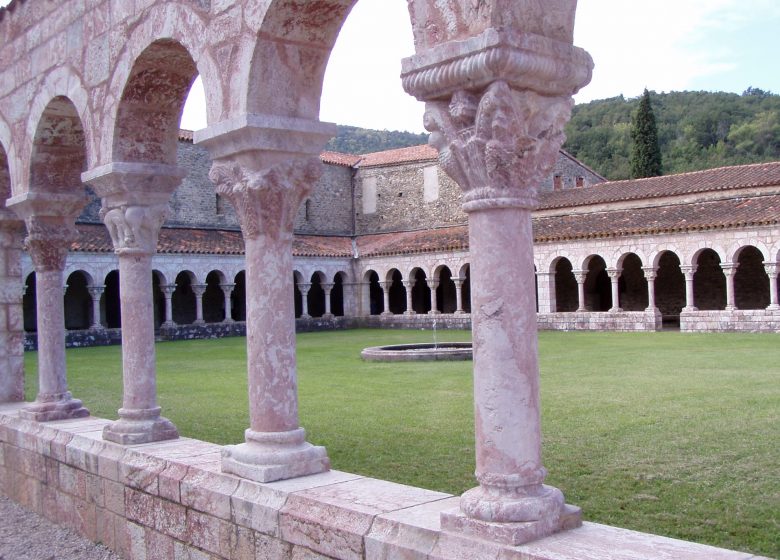 ABADÍA DE SAN MIGUEL DE CUXA