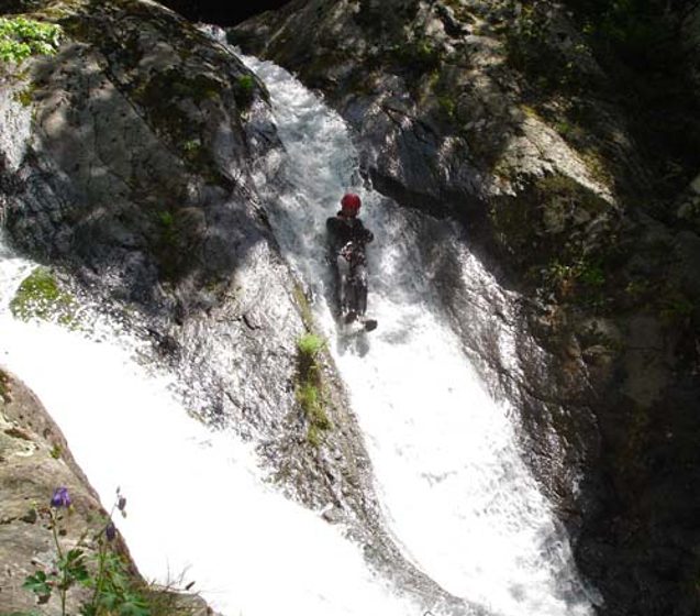 AVENTURA EN CUEVAS Y CAÑONES