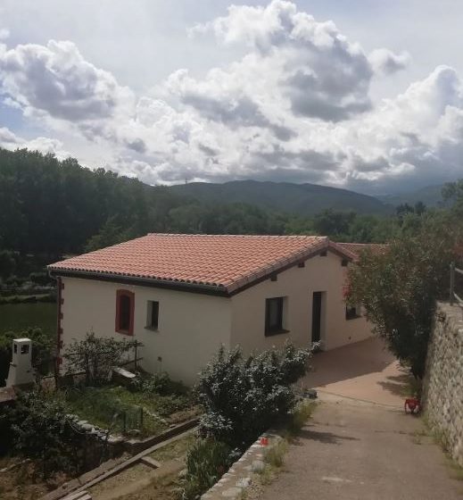 GÎTE AU BORD DU LAC DES ESCOUMES