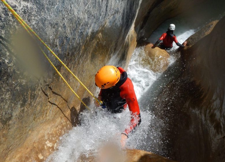 ENTRE LA TIERRA Y EL AGUA JEROME LACOU