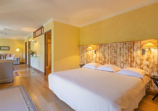 LES PYRENEES – GRAND HOTEL & CHATEAU