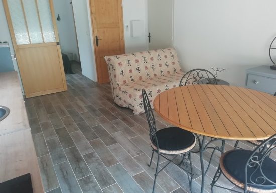 GÎTE AU BORD DU LAC DES ESCOUMES