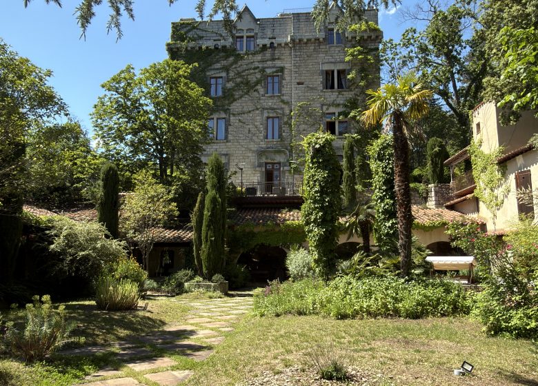 GRAND HOTEL LES PYRENEES