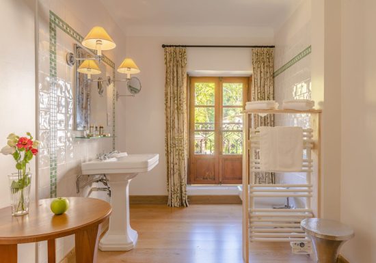 LES PYRENEES – GRAND HOTEL & CHATEAU