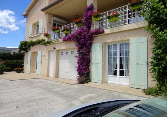 CHEZ CLAUDE ET JACKIE