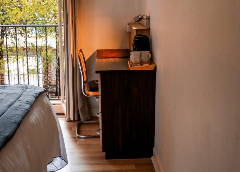 HOTEL-RESTAURANT LES GLYCINES