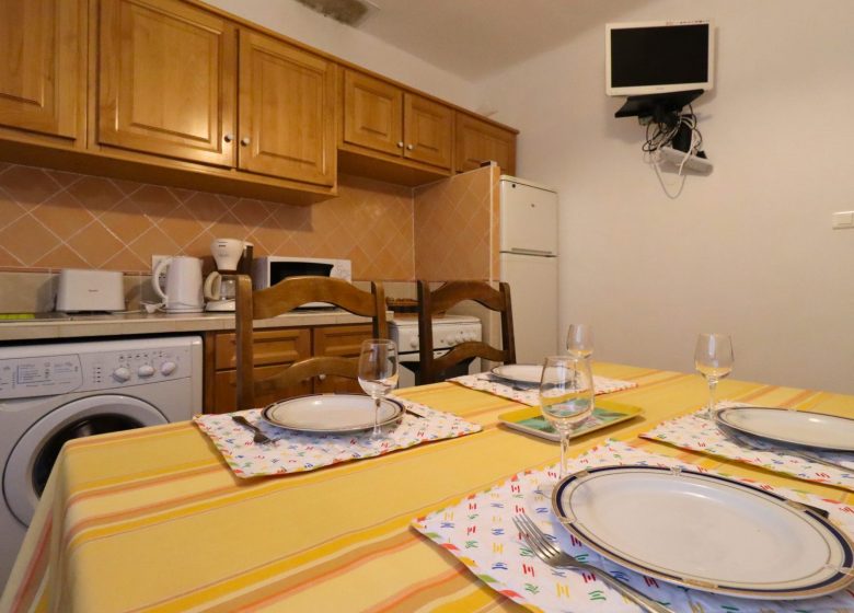 CHEZ SIMONE