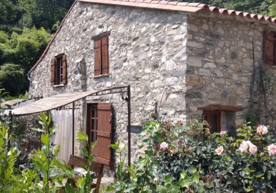 LA MONTAGNE AUX ETOILES – GÎTE LA SOURCE