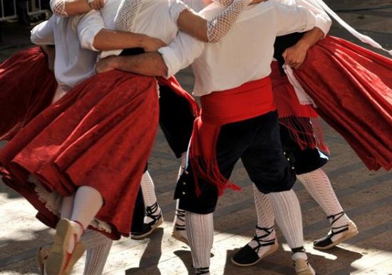 LES DANSEURS CATALANS