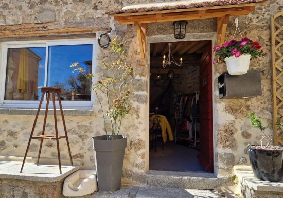 L’ANTIQUE PORTE ROUGE