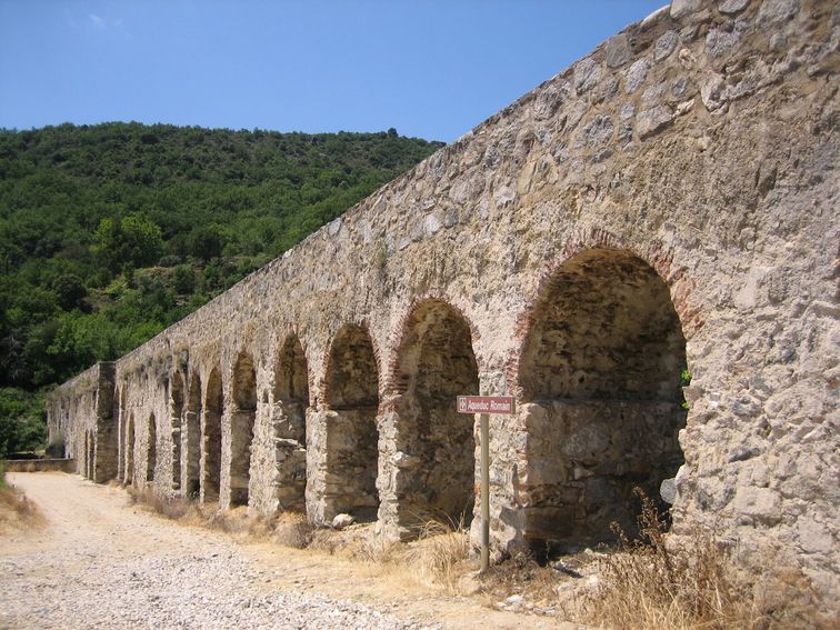 Aqueduc et Dolmens